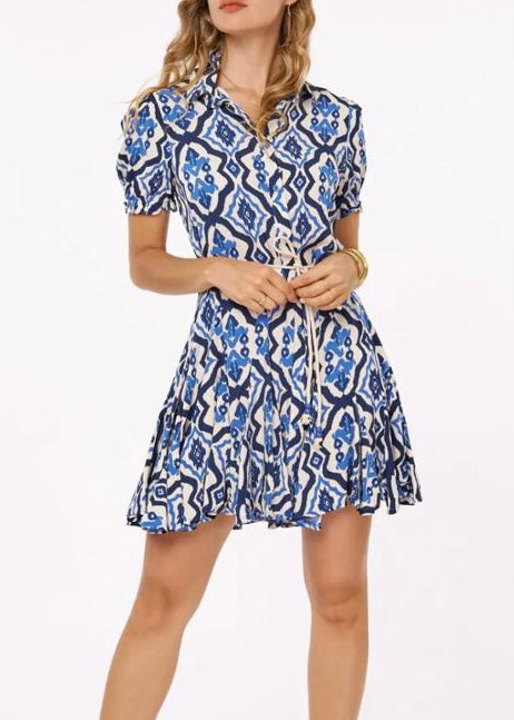 BLAUES KLEID MIT ÄRMEL