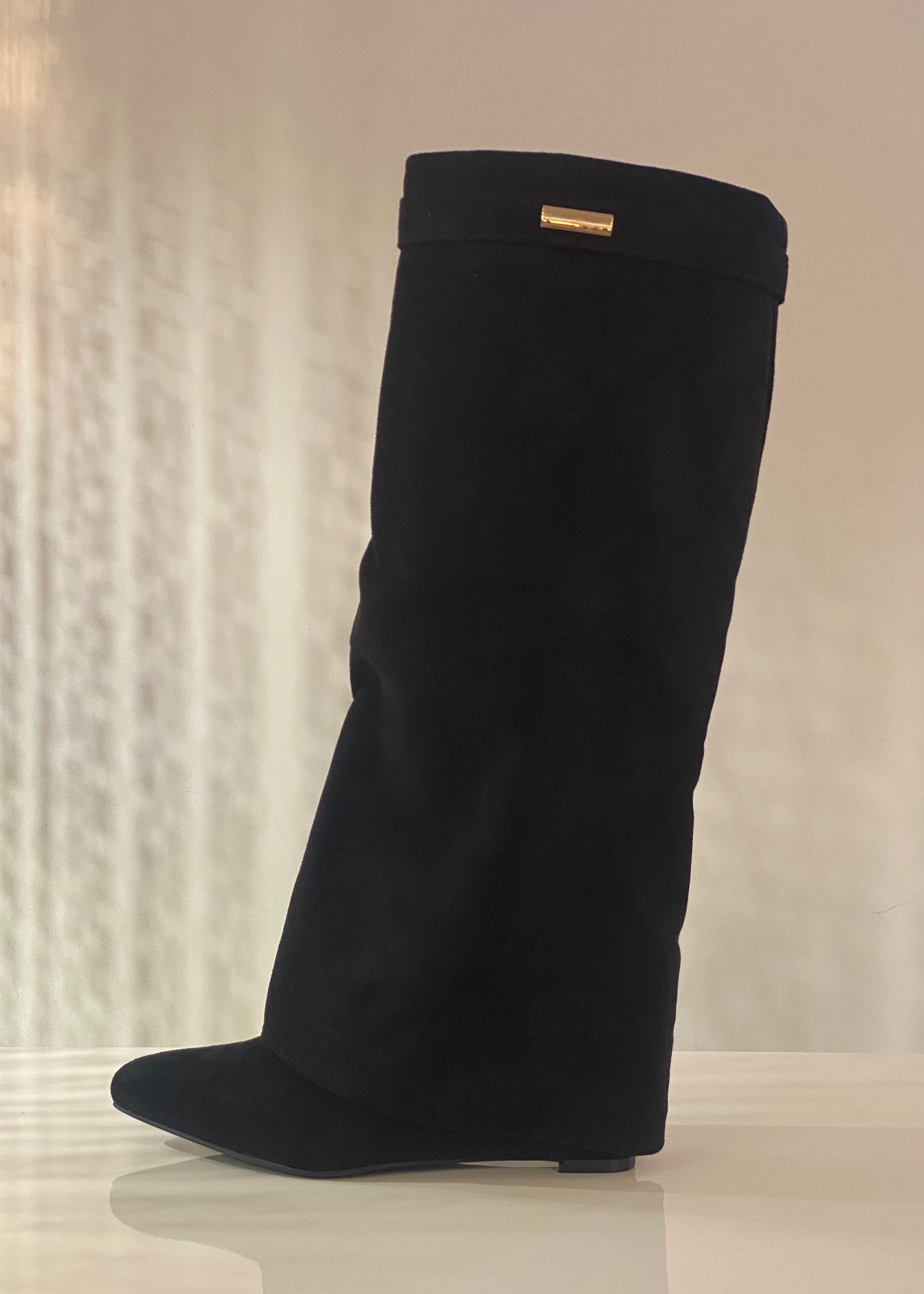 BLACK BOOTS MIT PLATEAU